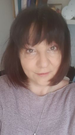 Meet the Therapist: Lesley Cridland